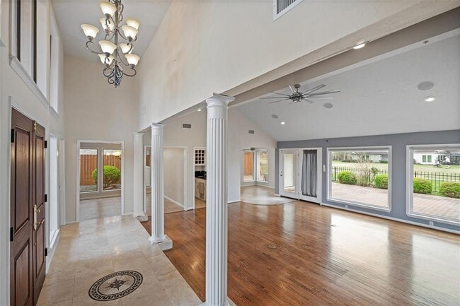 Building Photo - 534 Fox Briar Ln