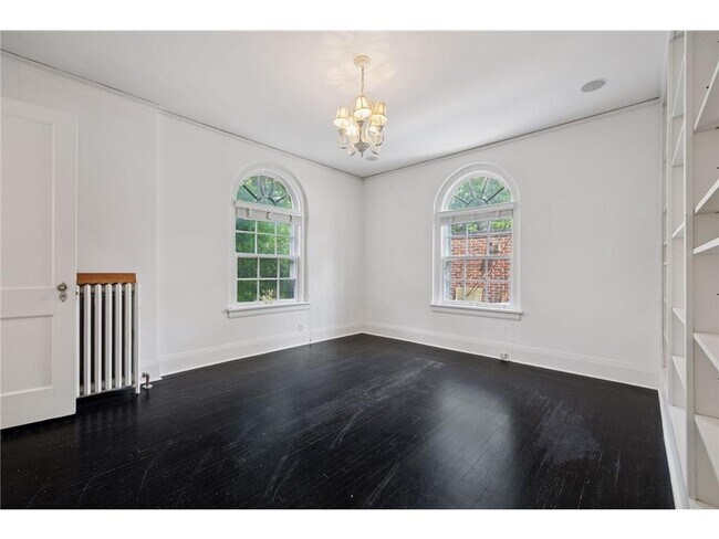 Building Photo - 1785 Dupont Ave S