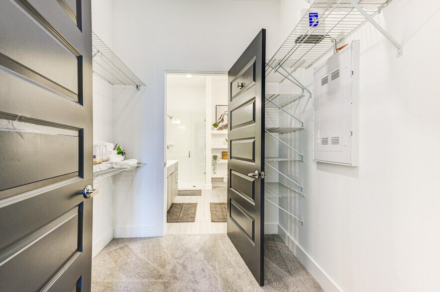 Building Photo - 1075 Peachtree Rd