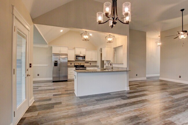 Building Photo - Sharp 3bed 2 ba.  upgrades throughout.