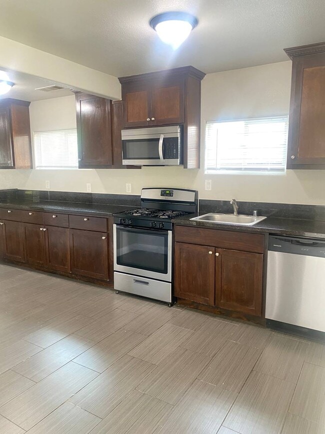 Building Photo - 148 N West St