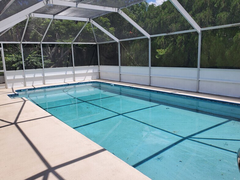 Building Photo - 154 SE Selva Ct