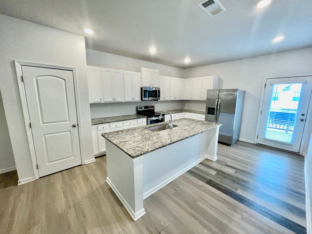 Building Photo - 525 Ruths Dr