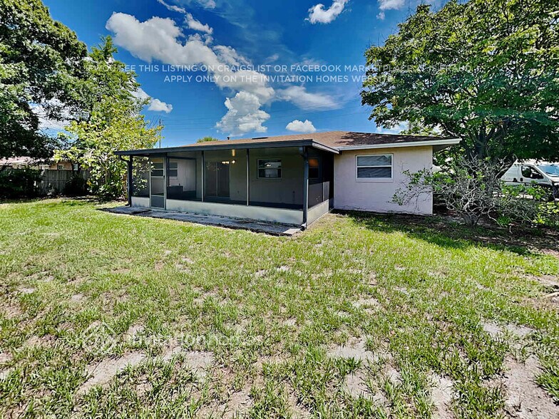 Building Photo - 120 Hidden Lake Dr