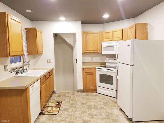 Building Photo - 22755 Courtland Ave