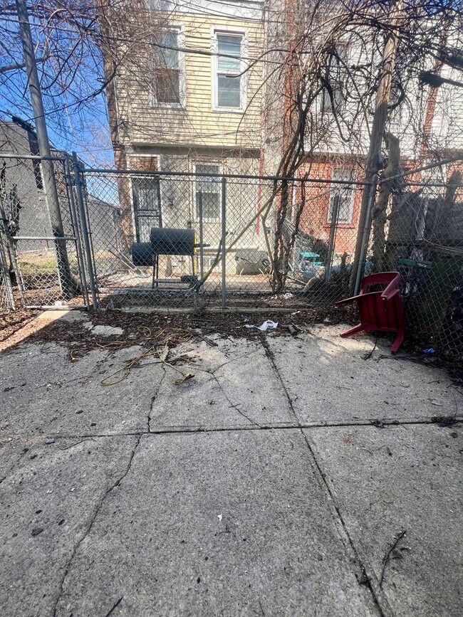 Building Photo - Stunning 3-Bedroom Townhome by LaSalle! Available NOW!