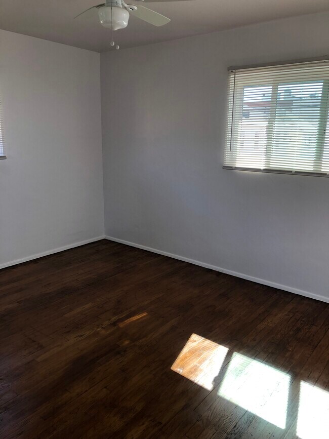 Building Photo - 1210 N New Hampshire Ave