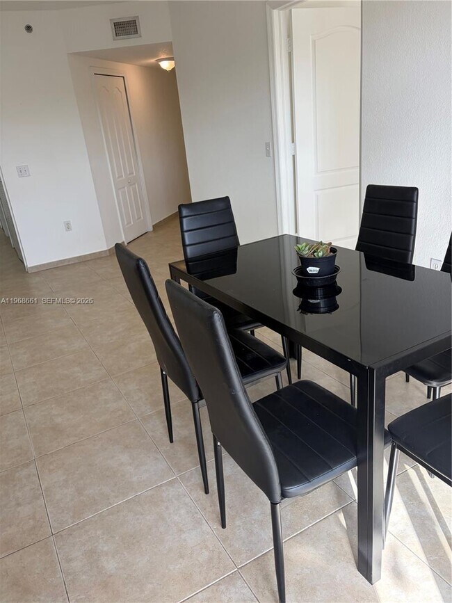 Building Photo - 9300 Fontainebleau Blvd