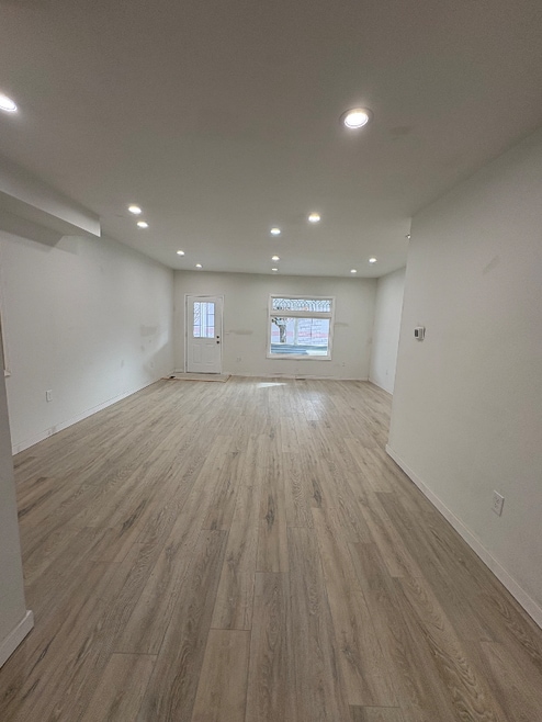 Building Photo - 2104 8th Ave