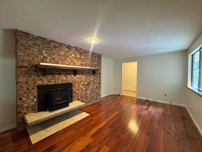Building Photo - Tranquil 3 bedroom Rambler!!!