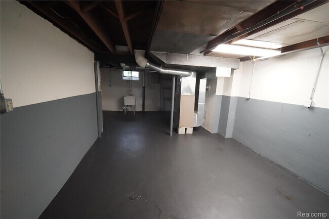 Building Photo - 16145 Baylis St