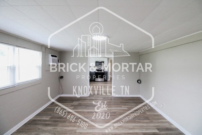 Building Photo - 657 E Lincoln Rd