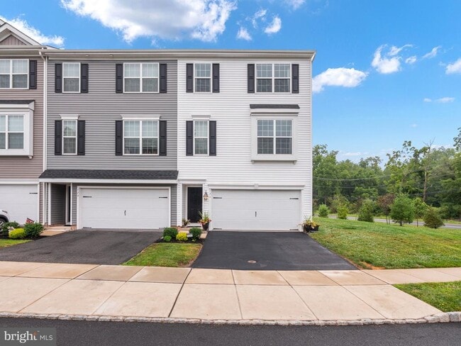 Building Photo - 131 Edgewater Ct