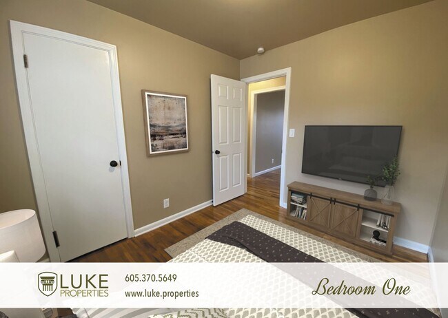 Building Photo - 409 S Holly Ave