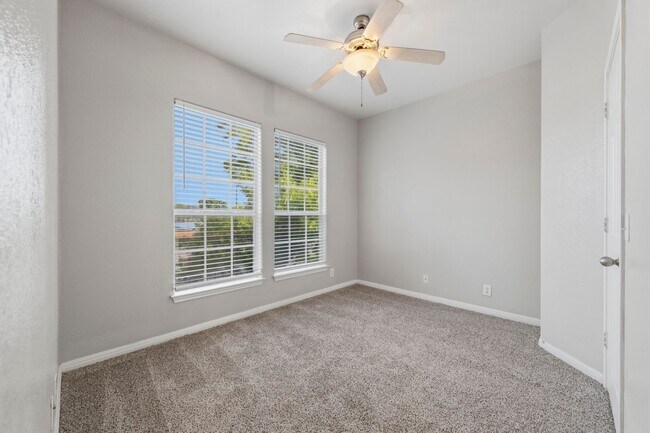 Building Photo - 5102 Caswell Ave