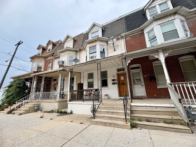 Building Photo - 627 N Hartley St
