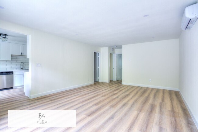 Building Photo - Fully Upgraded Spacious 2-Bedroom Unit in Prime Arcadia Location