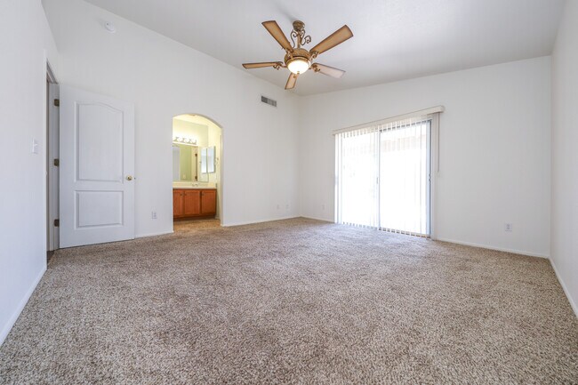 Building Photo - 8070 N Wild Aster Way
