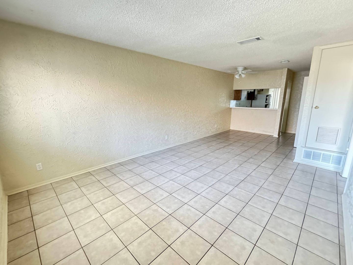 Building Photo - 2206 Silverway Dr