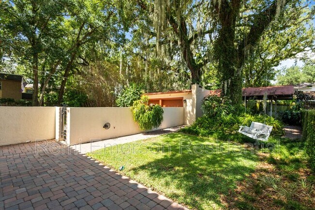 Building Photo - 732 Edgewater Dr