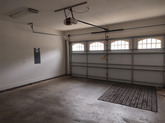 Building Photo - 3549 Esplanade Way