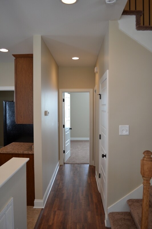 Building Photo - 810 E 10th St