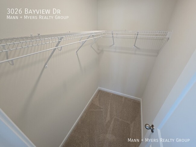 Building Photo - 3026 Bayview Dr