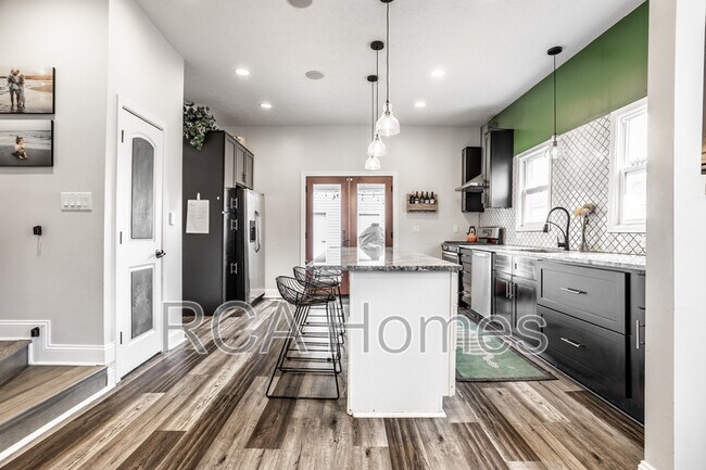 Building Photo - 1547 Hoyt Ave