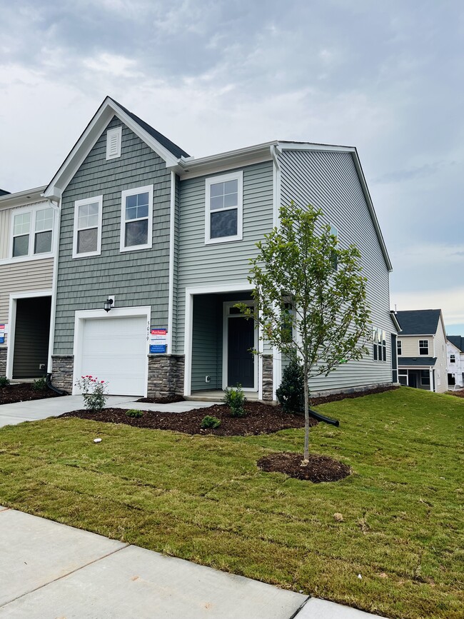 Primary Photo - Modern New Townhome | 3 Bed/2.5 Bath | End...