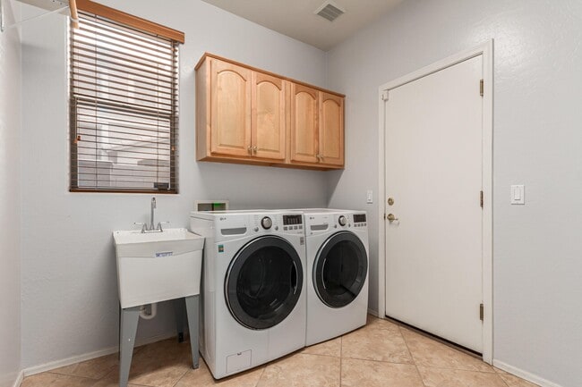 Building Photo - 2626 W Florentine Rd