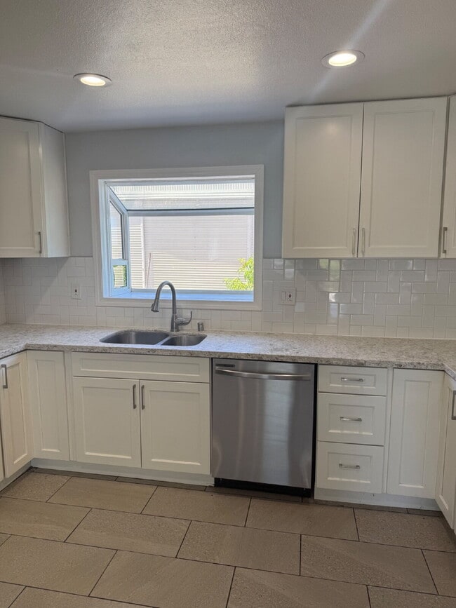 Building Photo - Charming 4-Bedroom, 2-Bath Country Home wi...