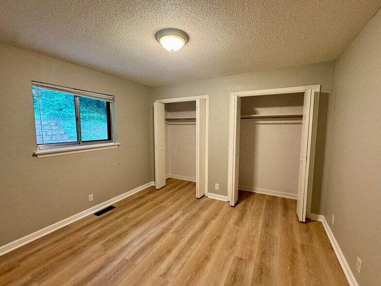 Building Photo - 1443 Palisades Rd
