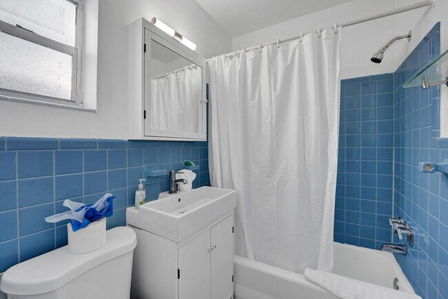 Building Photo - 335 Desoto St