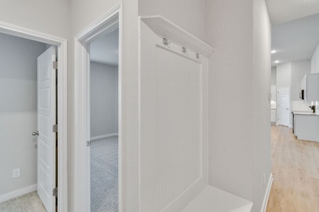 Building Photo - Luxury 3-Bed, 2-Bath Duplex in Emma Park!