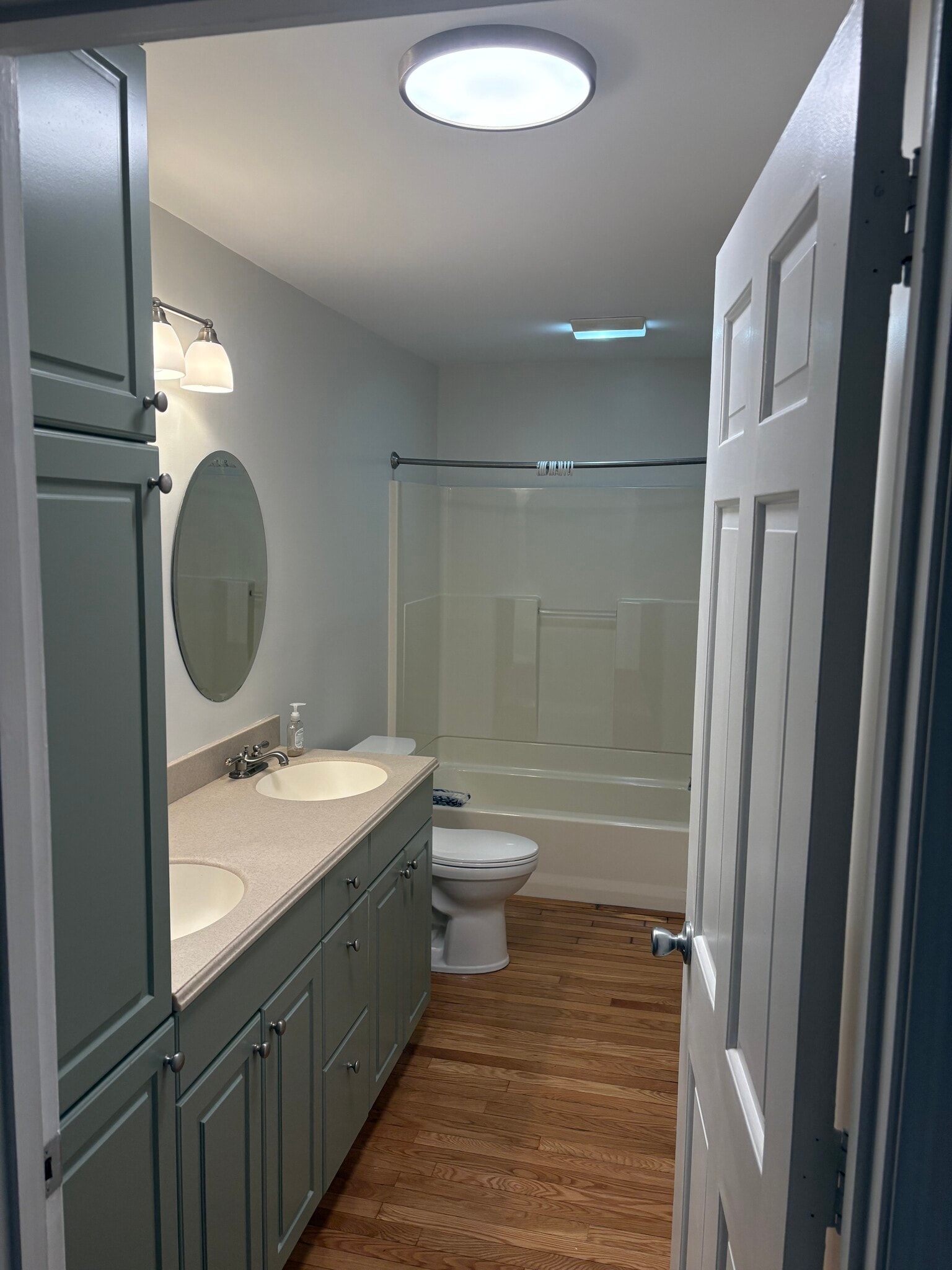 Bathroom - 175 Pine St
