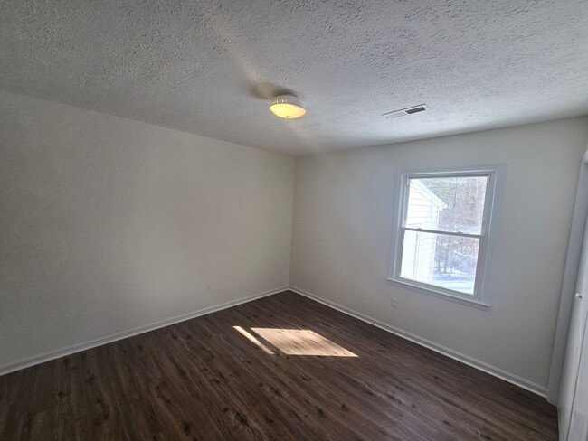 Building Photo - 2 bedroom duplex in Prince George County