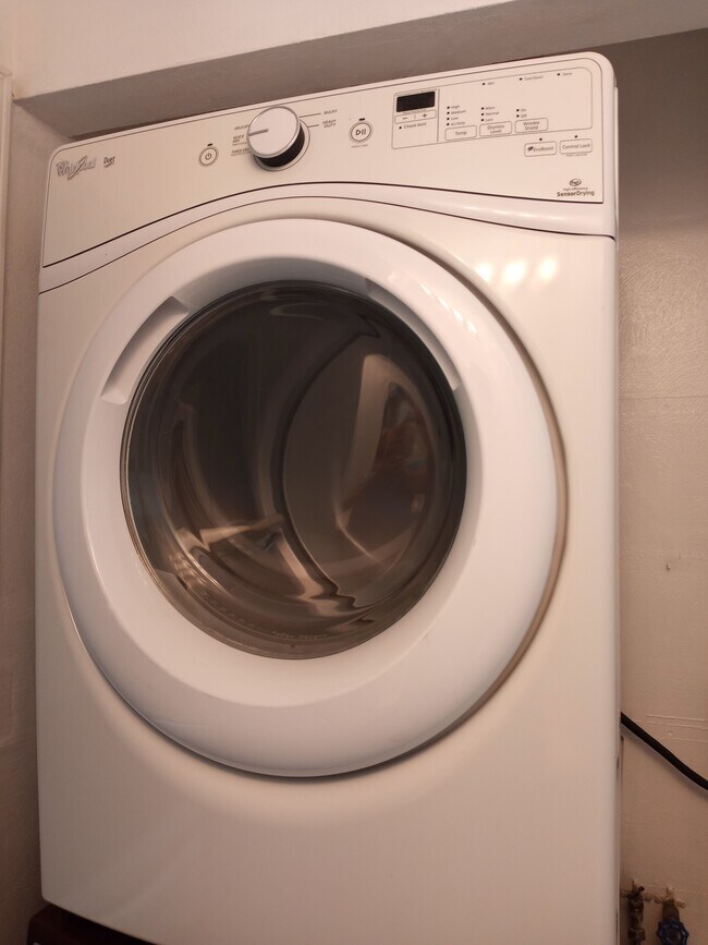 Building Photo - 117 E Poos Dr