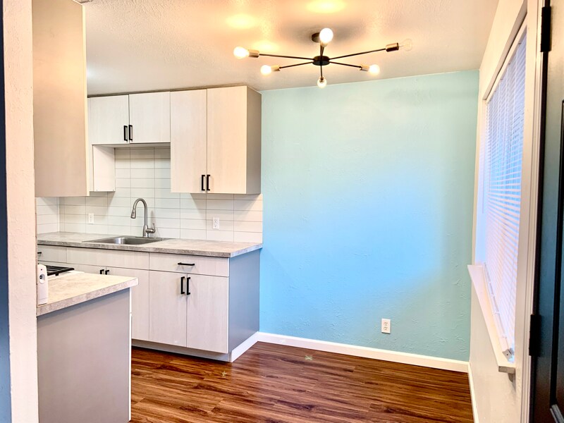 Building Photo - 9222 Kenwood Dr SW