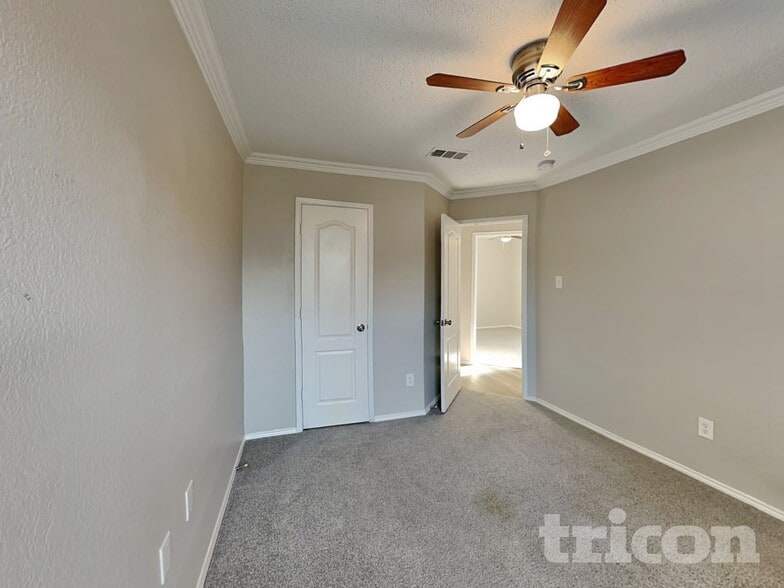 Building Photo - 304 Dakota Dr