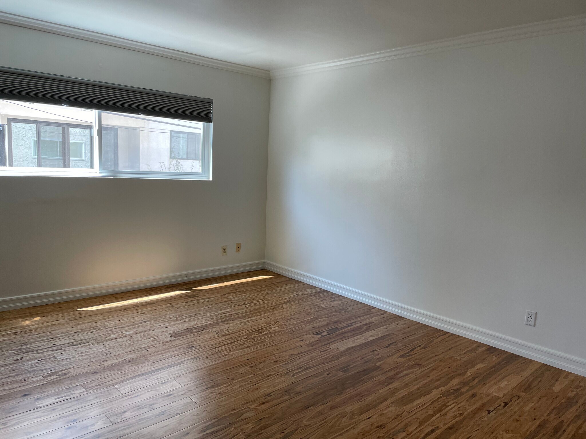 Building Photo - 1831 Barry Ave