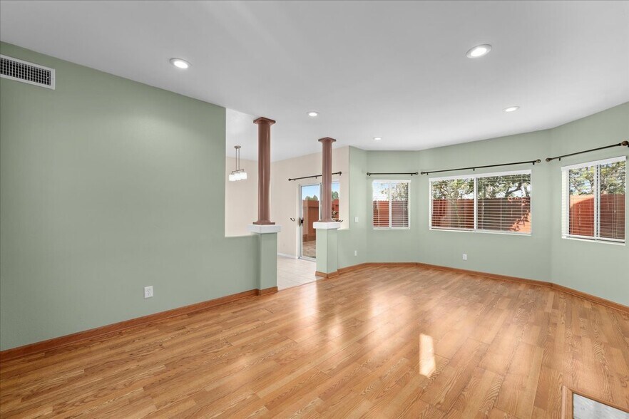 Building Photo - 1339 Hunt Ter