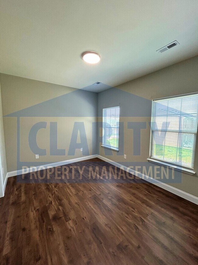 Building Photo - Two bedroom townhome in great, central location!