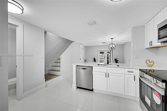 Building Photo - 2699 NE 15th St