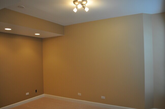 Building Photo - 452 Amherst St