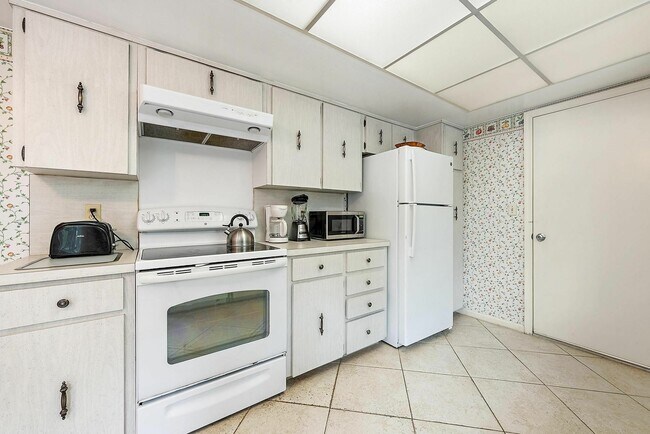 Building Photo - 400 S Ocean Blvd