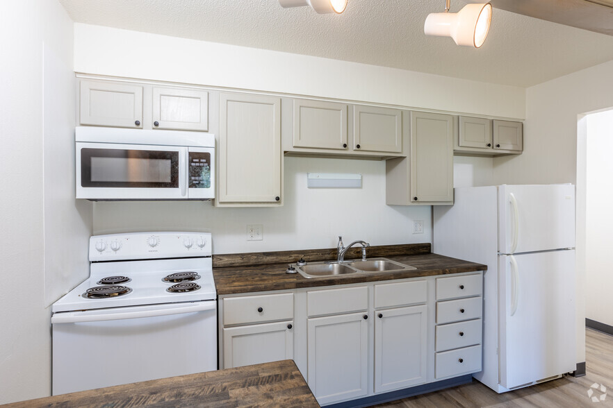 Primary Photo - Lakewood Hills Apartments