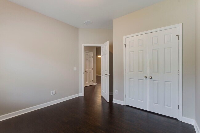 Building Photo - 108 Pine Ct