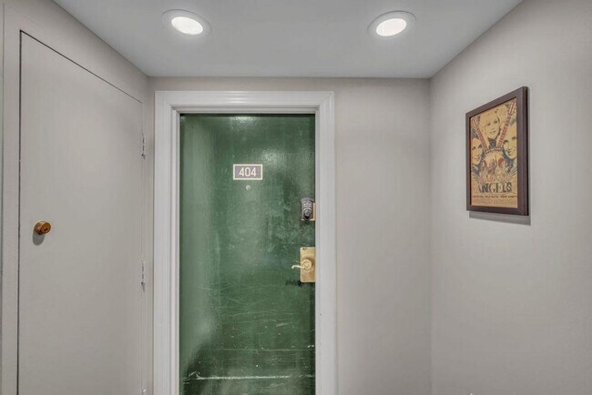 Building Photo - 11 Music Square E