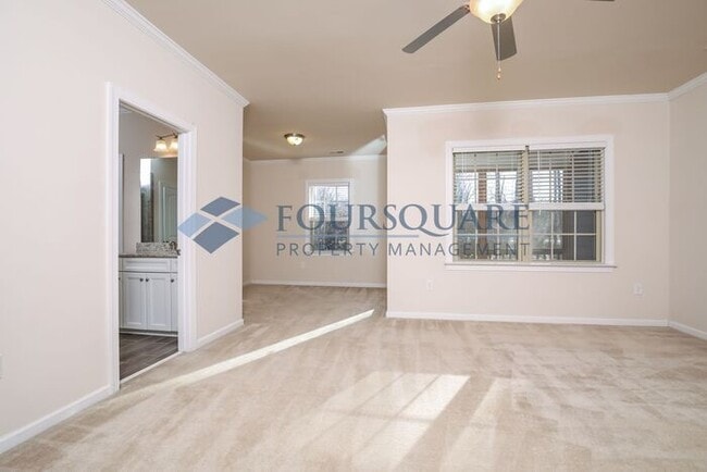 Building Photo - Elegant 3-Bed Townhome , Screened Porch & 2-Car Garage – Prime Davis Drive Location