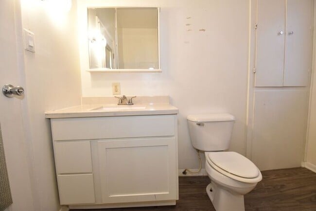 Building Photo - Elkhart 3 bedroom and 2 full baths
